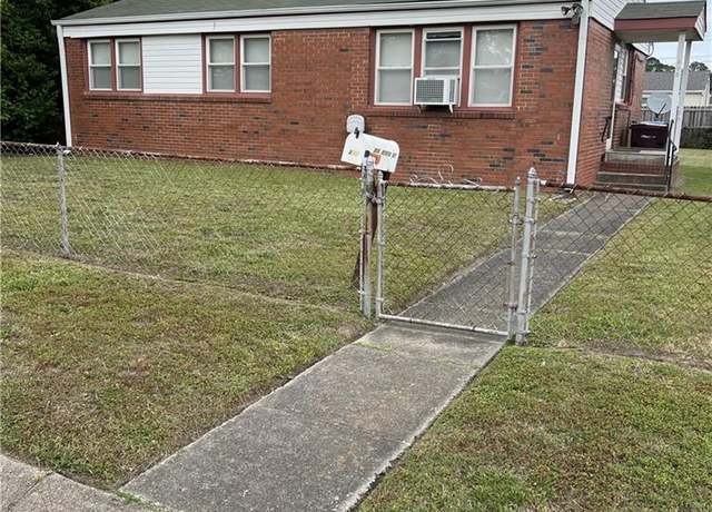 Property at 305 Keith Ct, Chesapeake, VA 23325, 3 beds, 1 bath