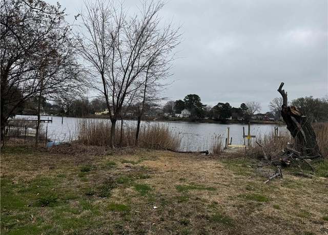 Property at 219 Jamestown Ave, Portsmouth, VA 23704, 2 beds, 1 bath