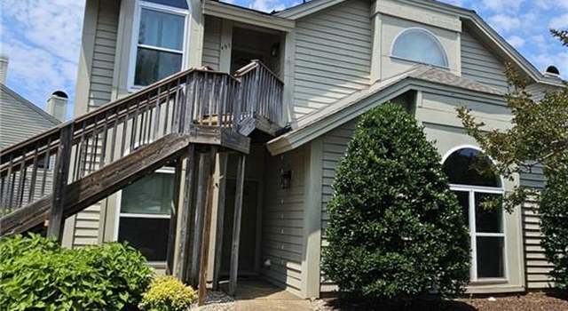 Photo of 495 E Lake Cir, Chesapeake, VA 23322