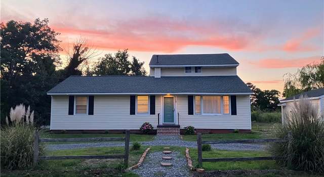 Photo of 18 Constant Rd, Hampton, VA 23664