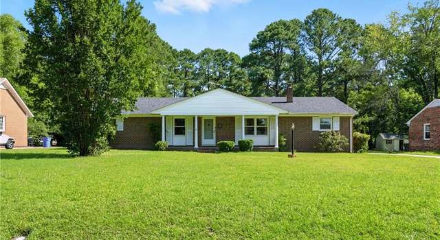 Photo of 404 Crescent Dr, Franklin, VA 23851