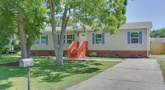 Photo of 1224 Blue Jay Dr, Virginia Beach, VA 23453