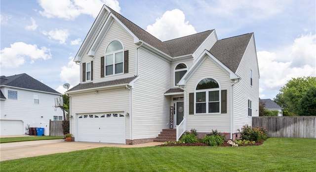 Photo of 433 Fall Ridge Ln, Chesapeake, VA 23322