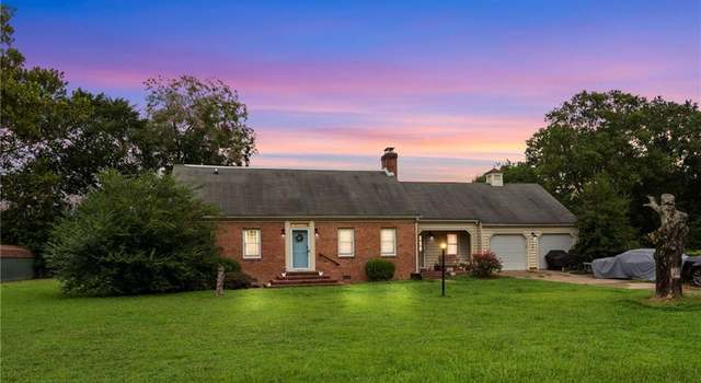 Photo of 102 E Glen Haven Dr, Suffolk, VA 23437