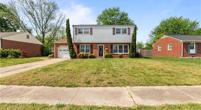 Photo of 8 Holiday Dr, Hampton, VA 23669