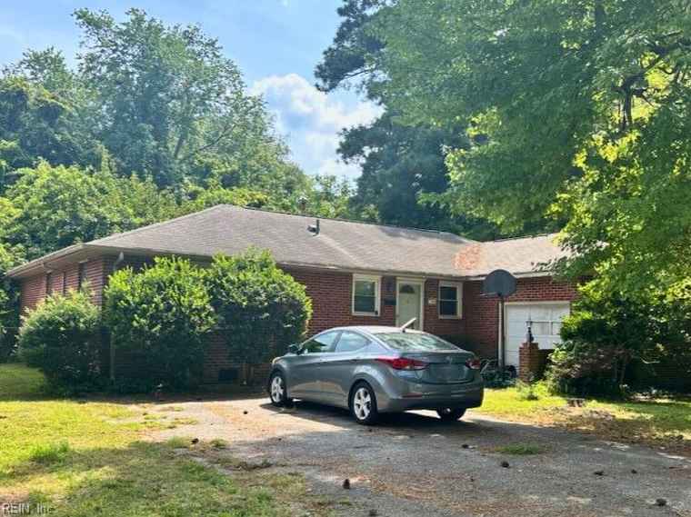 Photo of 398 Deep Creek Rd Newport News, VA 23606