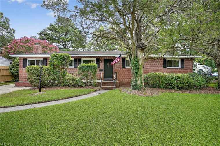 Photo of 516 Caren Dr Virginia Beach, VA 23452