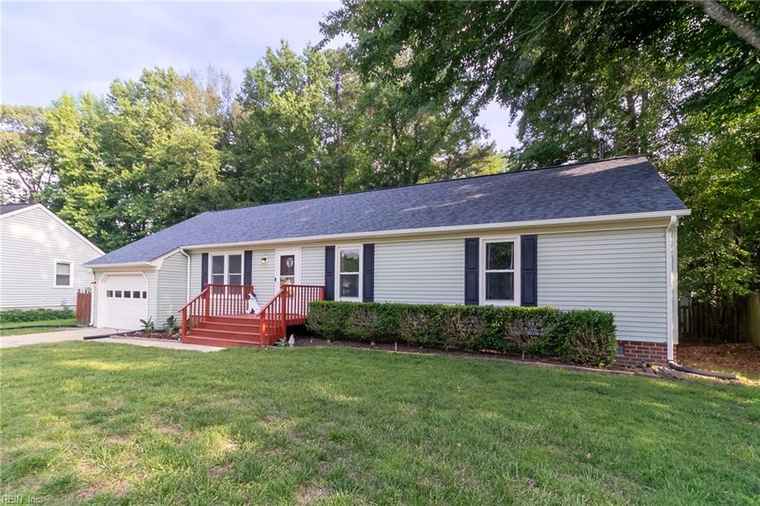 Photo of 2405 Broadnax Cir Chesapeake, VA 23323