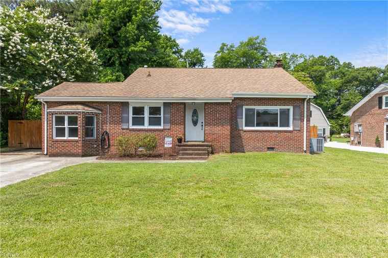Photo of 1320 Boxwood Dr Chesapeake, VA 23323