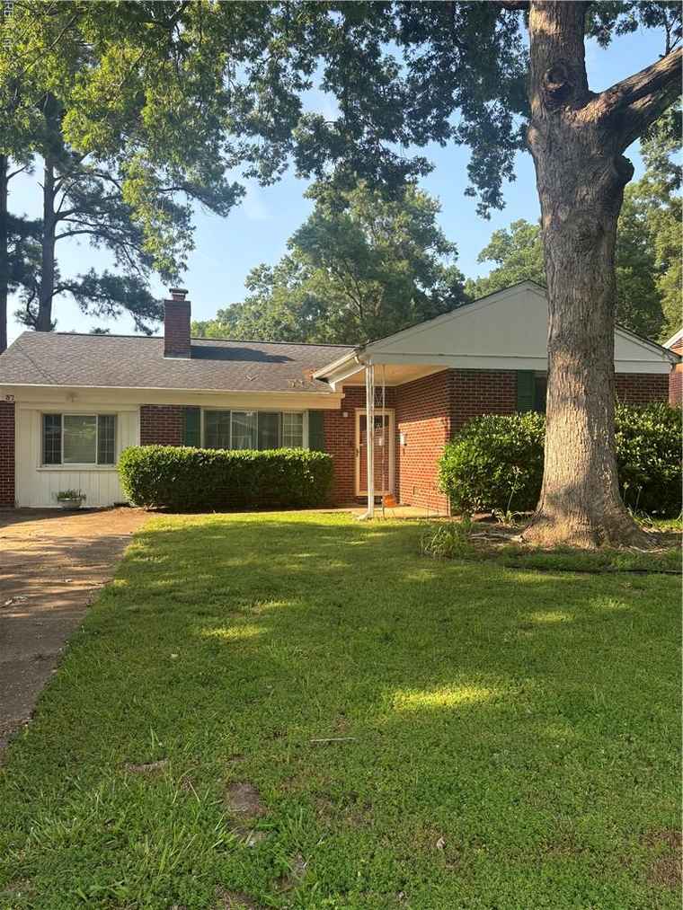 Photo of 37 Fox Grove Dr Hampton, VA 23664