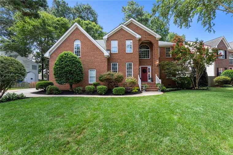Photo of 825 Catrina Ln Chesapeake, VA 23322