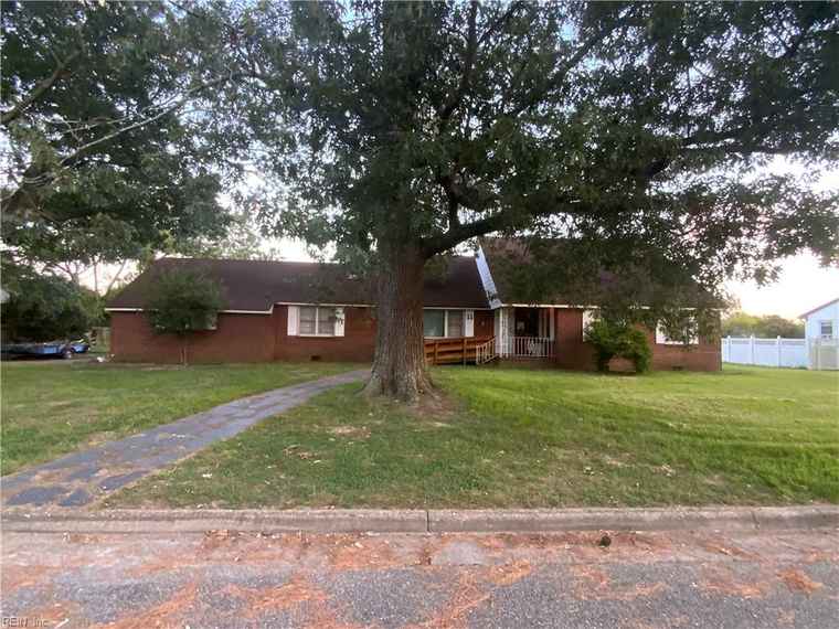 Photo of 11 Eagle Point Rd Hampton, VA 23669