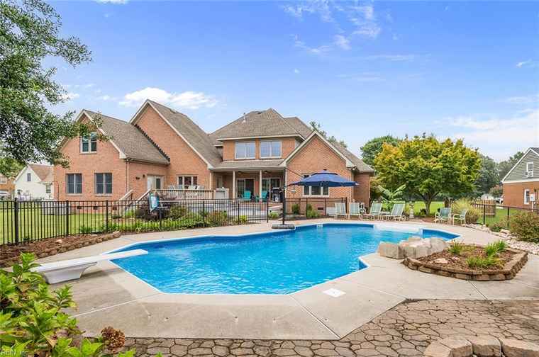 Photo of 136 Brittany Ln Suffolk, VA 23435