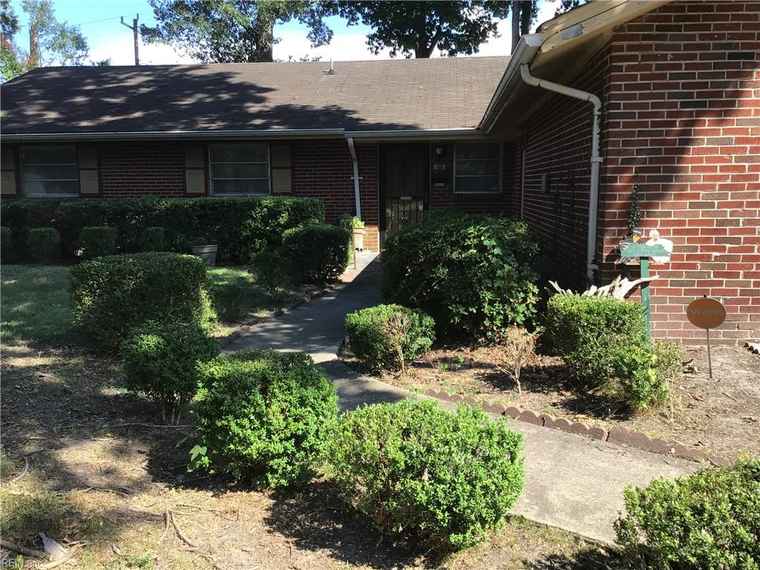 Photo of 43 Azalea Dr Hampton, VA 23669