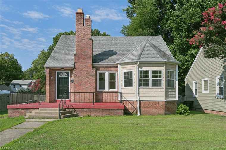 Photo of 65 Locust Ave Hampton, VA 23661