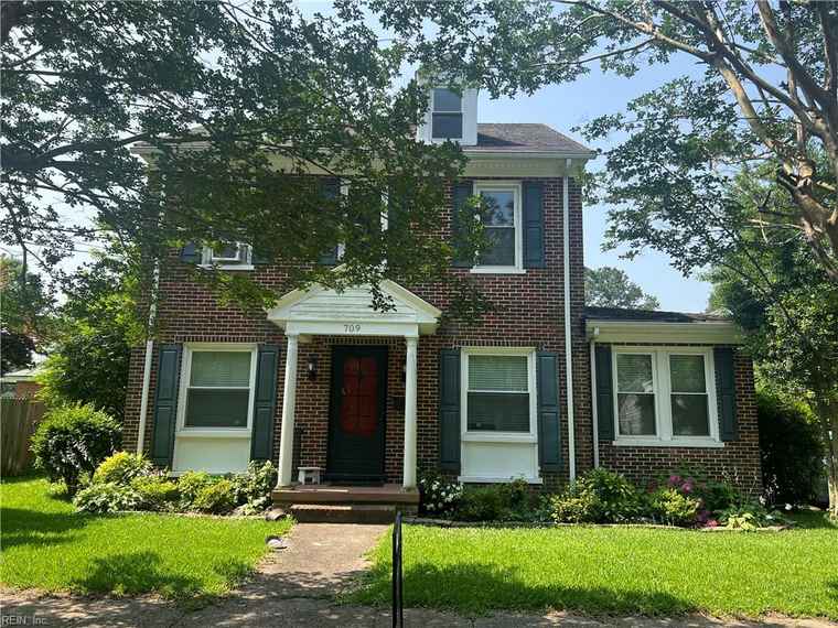 Photo of 709 Smith St Suffolk, VA 23434