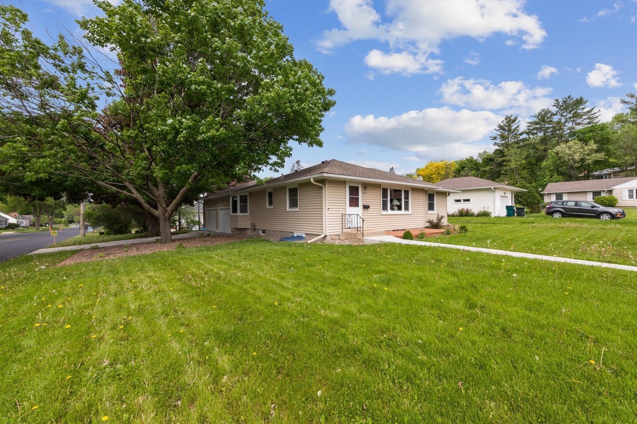 901 18th Ave NE Rochester MN 55906 Redfin 901 18th Ave NE Rochester MN 55906 Redfin
