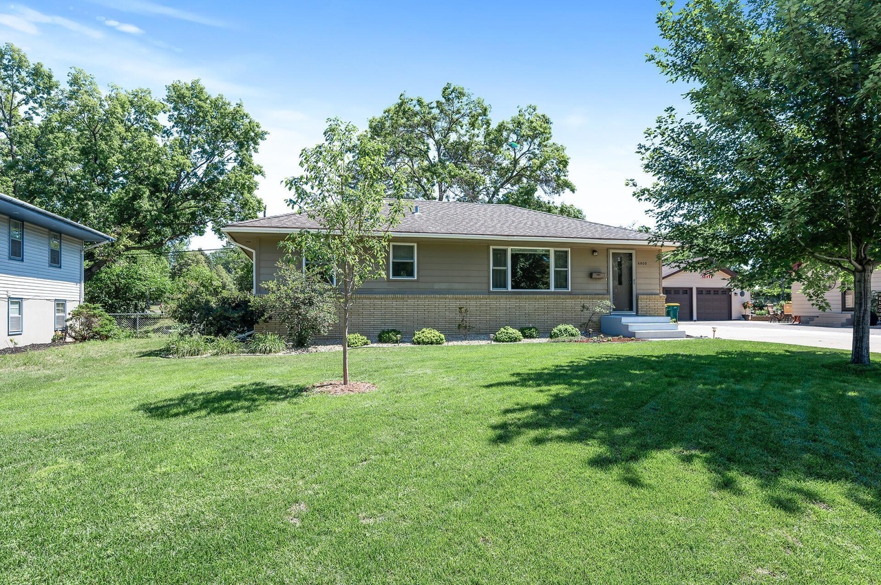 6800 Drew Ave N, Brooklyn Center, MN 55429 | MLS# 6242179 | Redfin