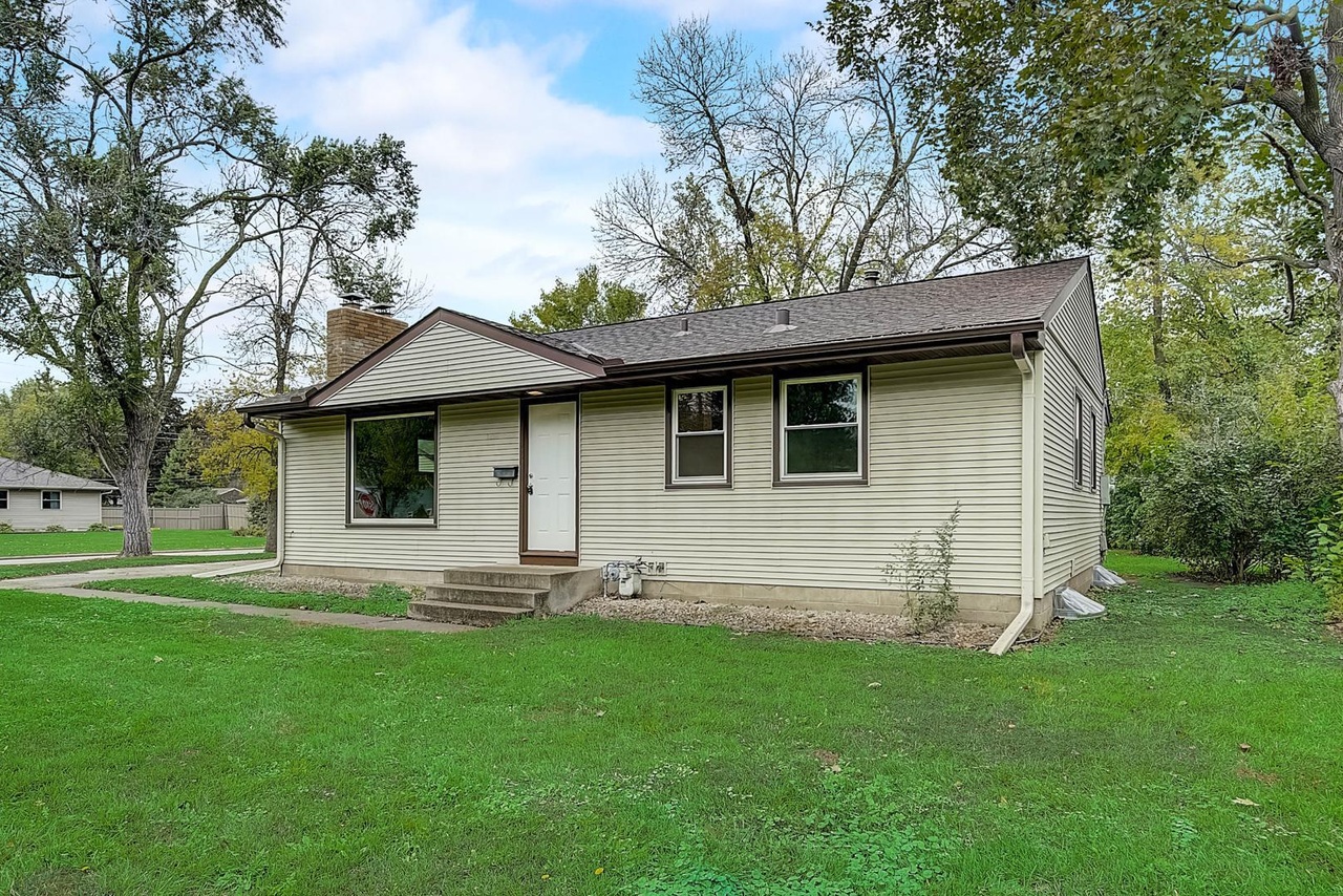 7824 Aster Dr, Brooklyn Park, MN 55428 MLS 6115393 Redfin