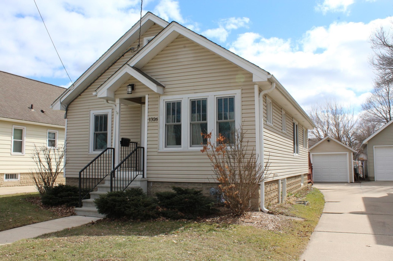 1326 1st St SE, Rochester, MN 55904 | MLS# 5733561 | Redfin