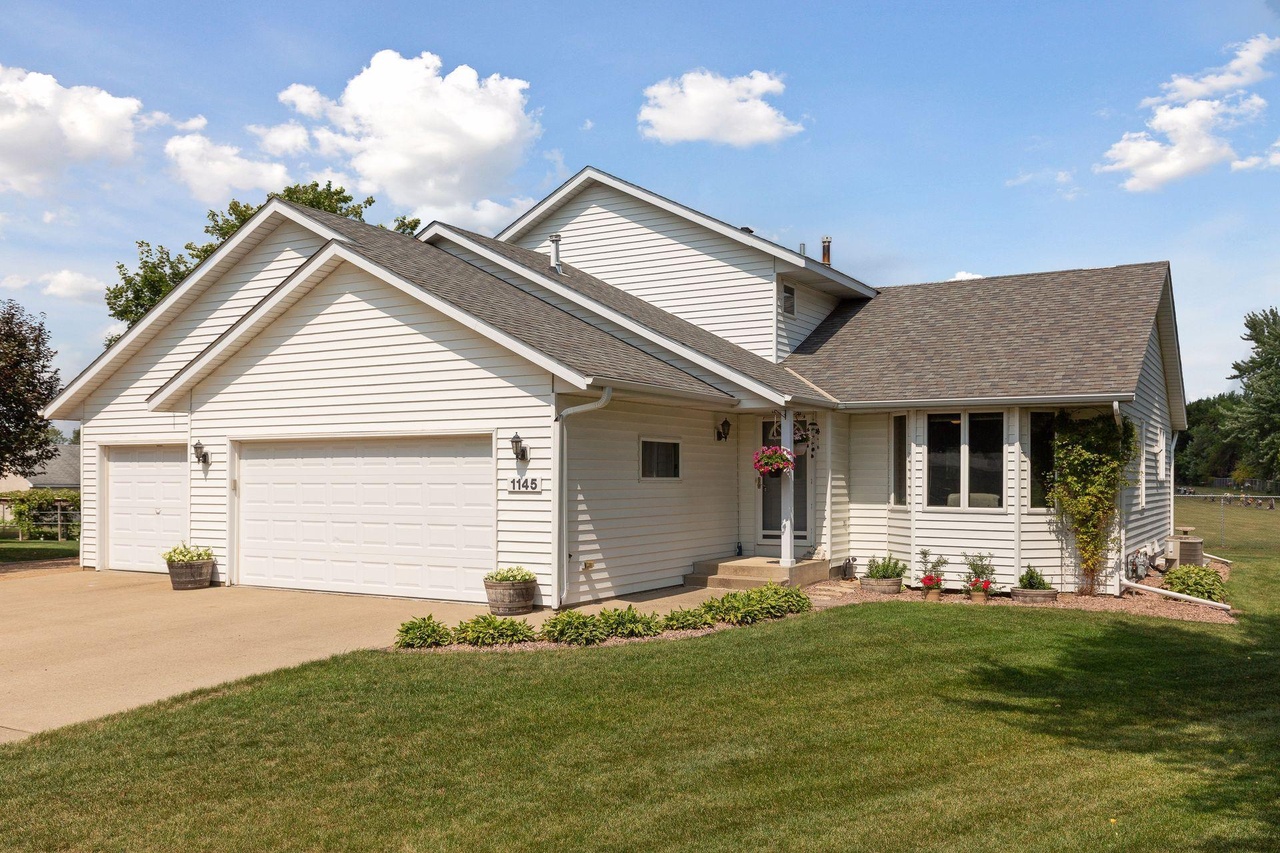 1145 Menke Cir, Shakopee, MN 55379 | MLS# 6083760 | Redfin