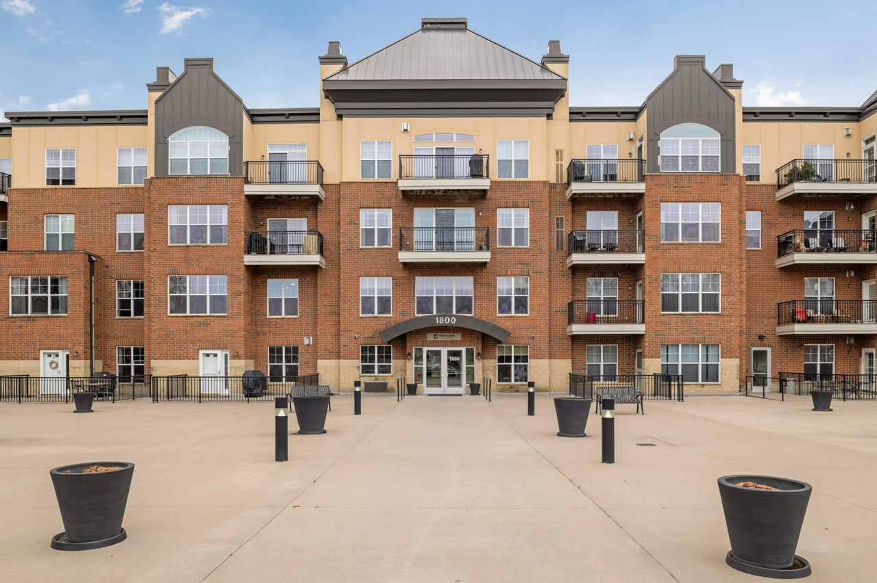 1800 Graham Ave #410, Saint Paul, MN 55116 | MLS# 6478789 | Redfin