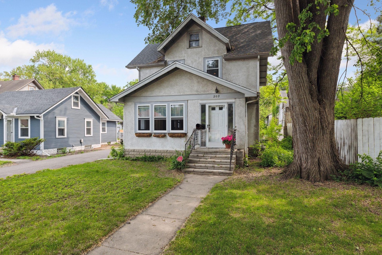 209 E Diamond Lake Rd, Minneapolis, MN 55419 | MLS# 6377878 | Redfin