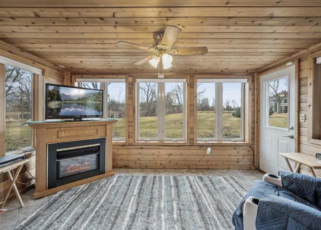 Property at 974 Winterberry Dr, Woodbury, MN 55125, 2 beds, 2 baths
