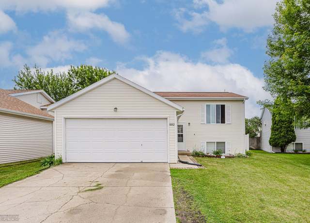 Property at 5552 18th St S, Fargo, ND 58104, 3 beds, 2 baths