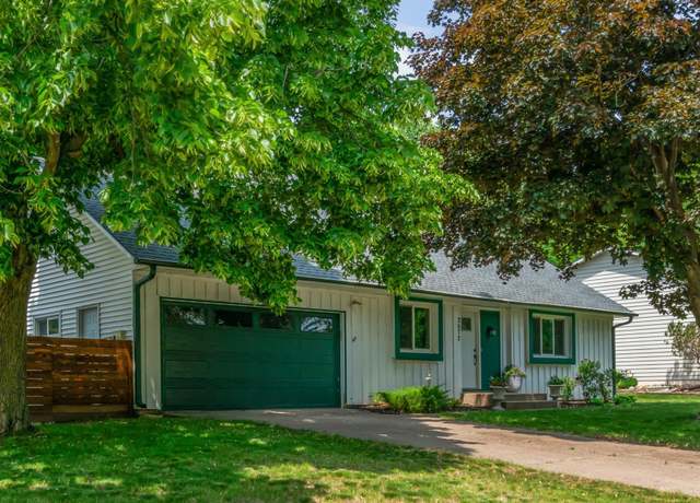 Property at 2672 Fairlawn Dr, Stillwater, MN 55082, 5 beds, 3 baths