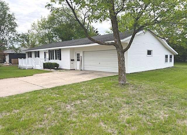 Property at 633 4th Ave SW, Perham, MN 56573, 3 beds, 2 baths