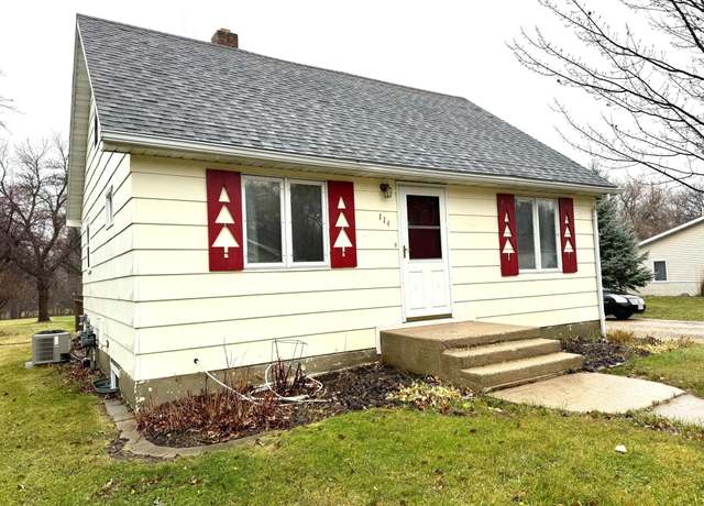 Property at 114 Parkview St E, Thief River Falls, MN 56701, 3 beds, 1 bath