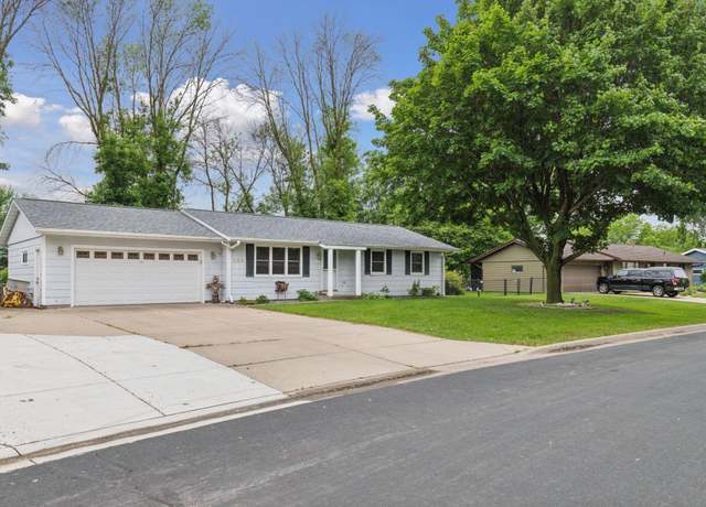 Property at 704 Highland Dr, New Prague, MN 56071, 3 beds, 2 baths