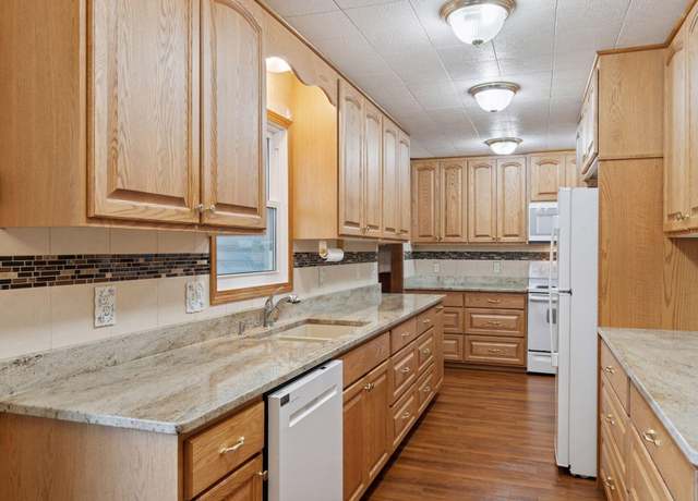Property at 704 Highland Dr, New Prague, MN 56071, 3 beds, 2 baths