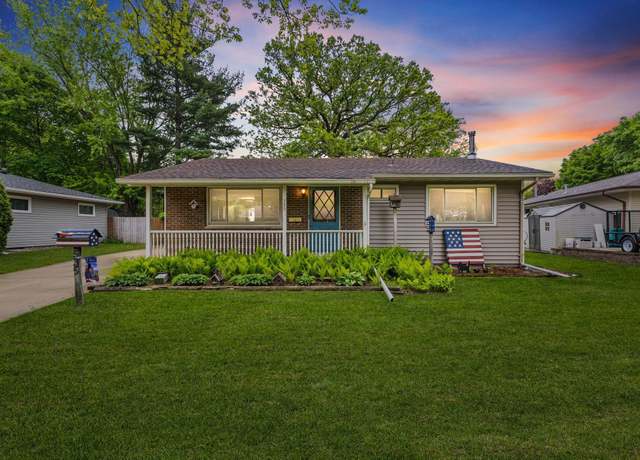 Property at 535 Maple Dr, Owatonna, MN 55060, 3 beds, 2 baths