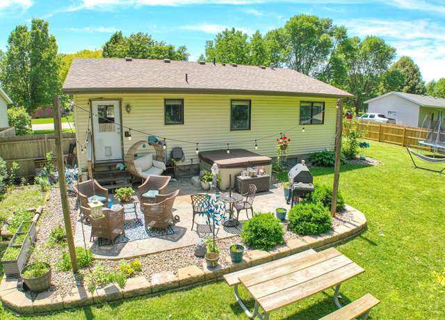 Property at 2204 22nd Ave SW, Willmar, MN 56201, 4 beds, 2 baths