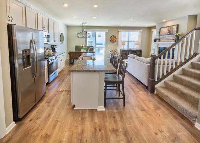 Property at 2193 Gateway Hill Rd, North Saint Paul, MN 55109, 3 beds, 3 baths