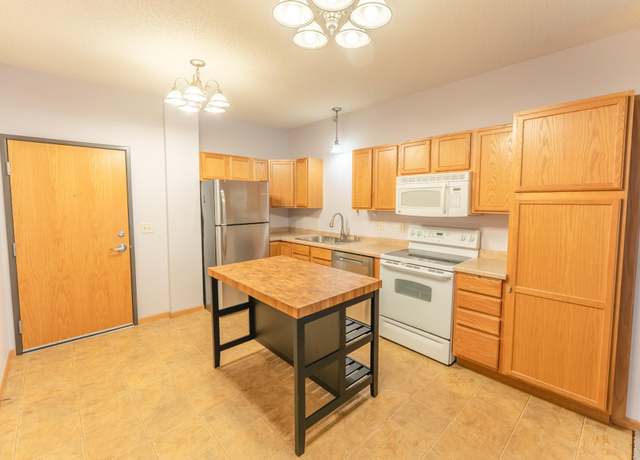 Property at 1590 Parkwood Dr #102, Woodbury, MN 55125, 2 beds, 2 baths