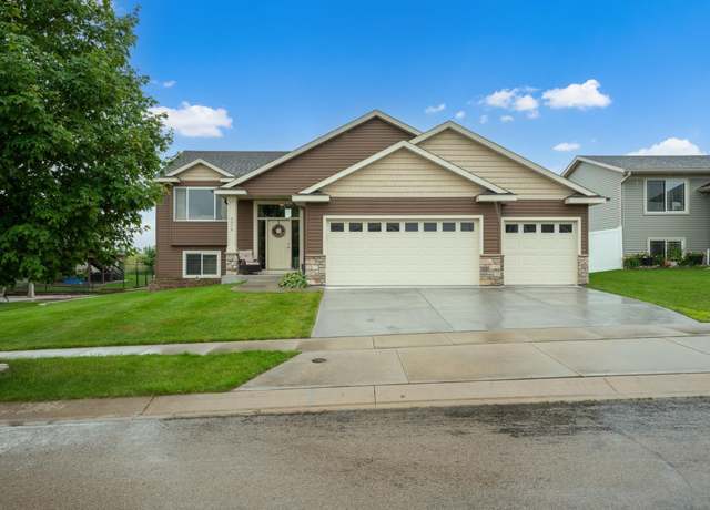 Property at 2676 Stacy St SE, Rochester, MN 55904, 4 beds, 3 baths