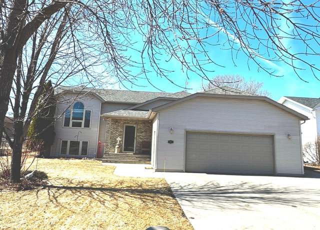 Property at 1211 18th St N, Moorhead, MN 56560, 4 beds, 2 baths