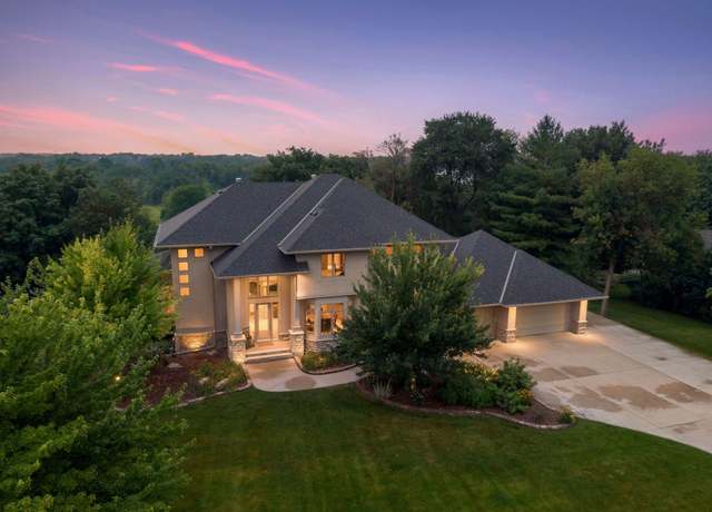 Property at 1017 Vista Ridge Ln, Shakopee, MN 55379, 5 beds, 5 baths