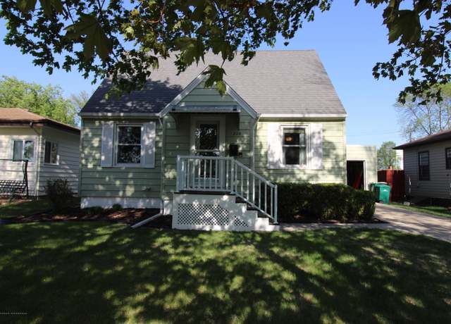 Property at 228 Oak St, Breckenridge, MN 56520, 3 beds, 2 baths