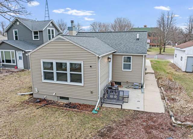 Property at 1127 N Main St, Fairmont, MN 56031, 4 beds, 2 baths
