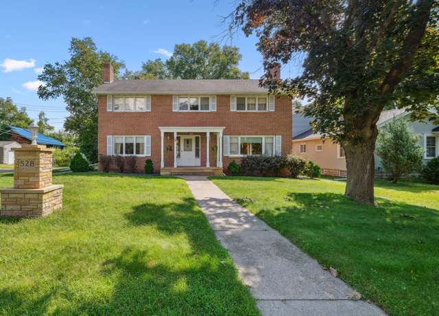 Property at 528 Lexington Pkwy S, Saint Paul, MN 55116, 5 beds, 4 baths