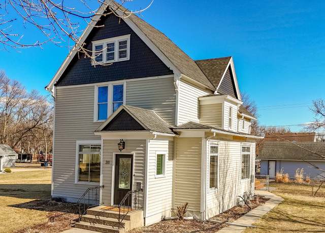 Property at 311 W 7th St, Morris, MN 56267, 4 beds, 2 baths