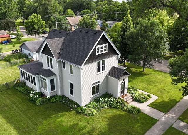Property at 311 W 7th St, Morris, MN 56267, 4 beds, 2 baths