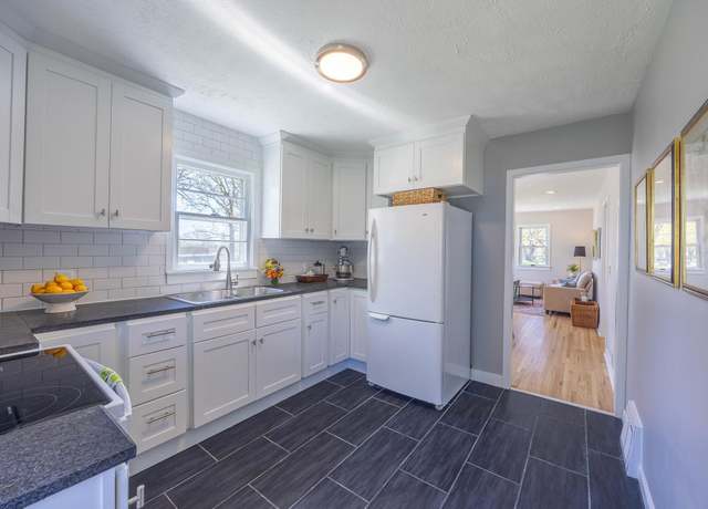 Property at 7524 Edgebrook Dr, Saint Louis Park, MN 55426, 3 beds, 2 baths