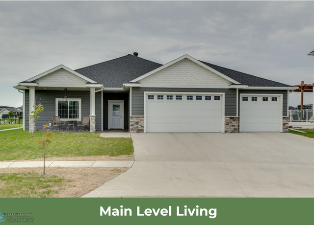 Property at 1908 65th Ave S, Fargo, ND 58104, 3 beds, 2 baths