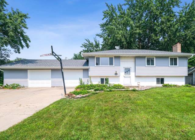 Property at 16570 Genesee Ave W, Lakeville, MN 55068, 4 beds, 2 baths