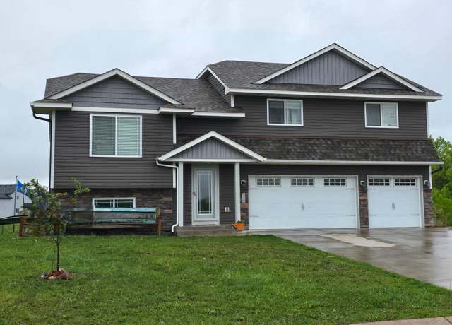 Property at 920 Nelson Ave, Mora, MN 55051, 3 beds, 3 baths